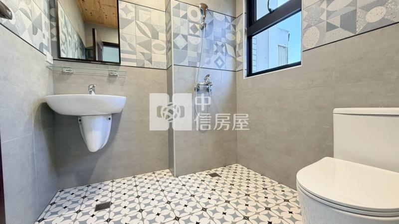 西港正路邊金店面住家房屋室內格局與周邊環境