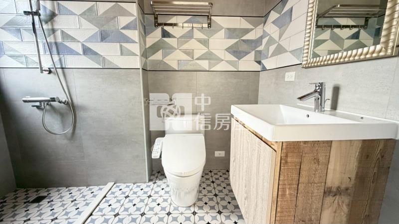 西港正路邊金店面住家房屋室內格局與周邊環境