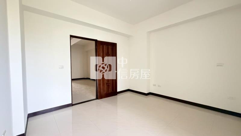 西港正路邊金店面住家房屋室內格局與周邊環境