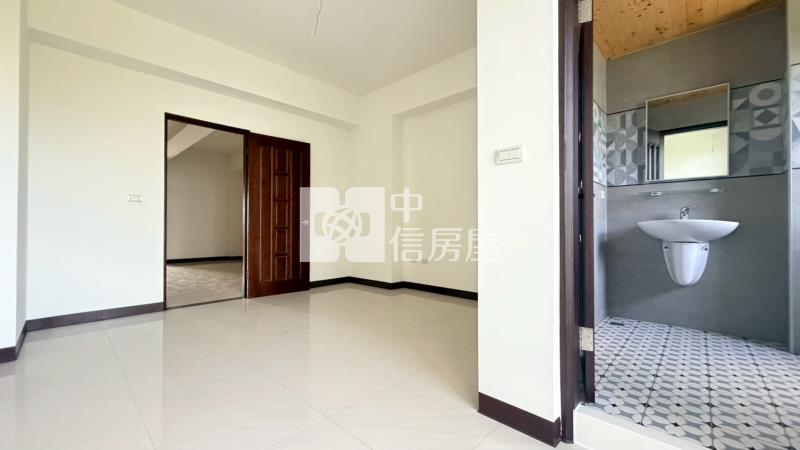 西港正路邊金店面住家房屋室內格局與周邊環境