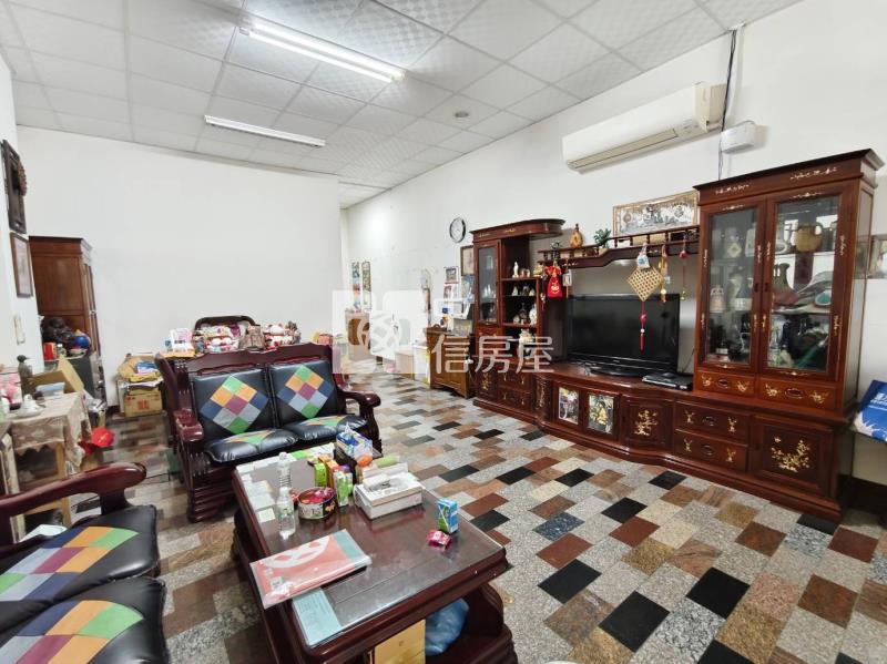 梅山雙面連棟店面透天房屋室內格局與周邊環境