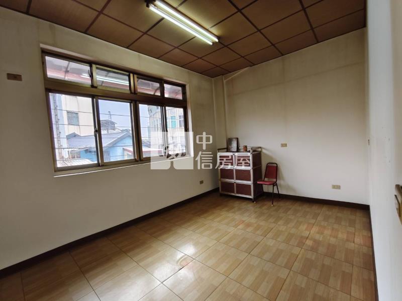 梅山雙面連棟店面透天房屋室內格局與周邊環境