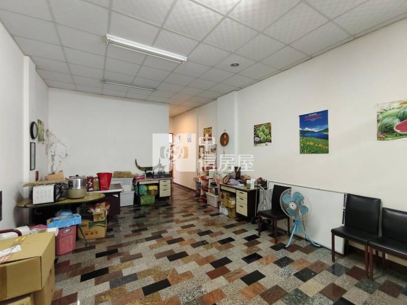 梅山雙面連棟店面透天房屋室內格局與周邊環境