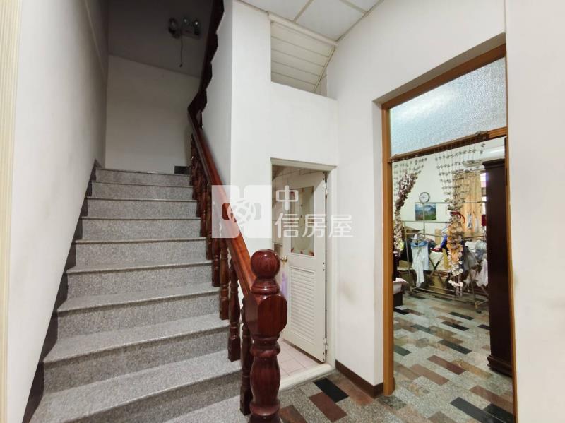 梅山雙面連棟店面透天房屋室內格局與周邊環境