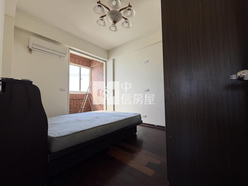 大崙商圈邊間面寬美墅房屋室內格局與周邊環境