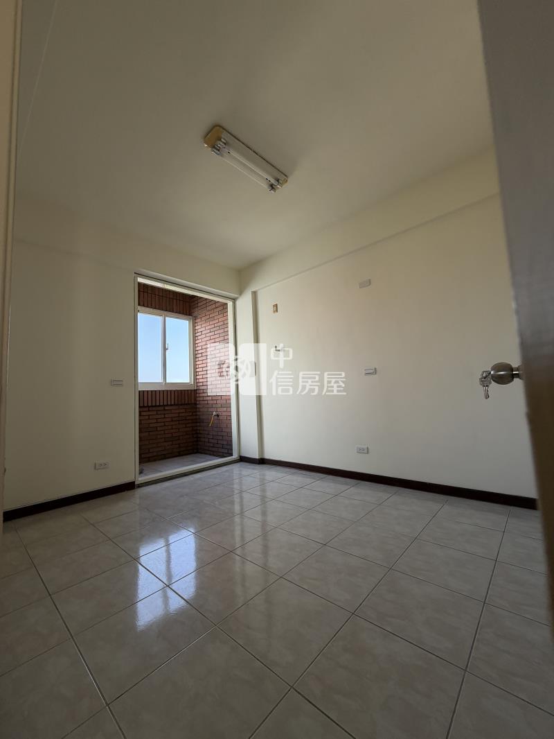 大崙商圈邊間面寬美墅房屋室內格局與周邊環境