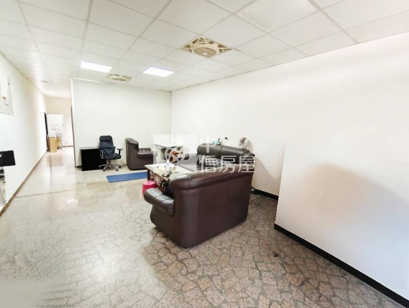 平鎮金陵路郵局旁美透店