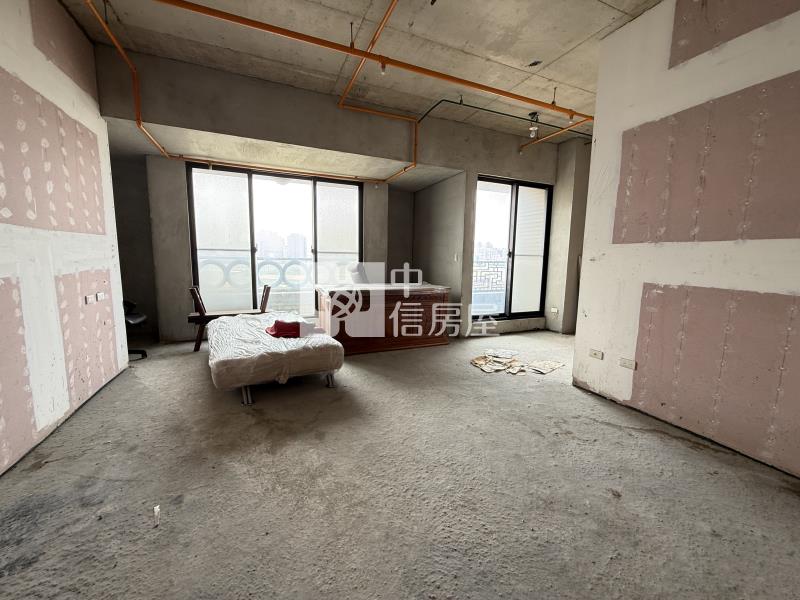 桃園站前葛里法W四房雙車房屋室內格局與周邊環境