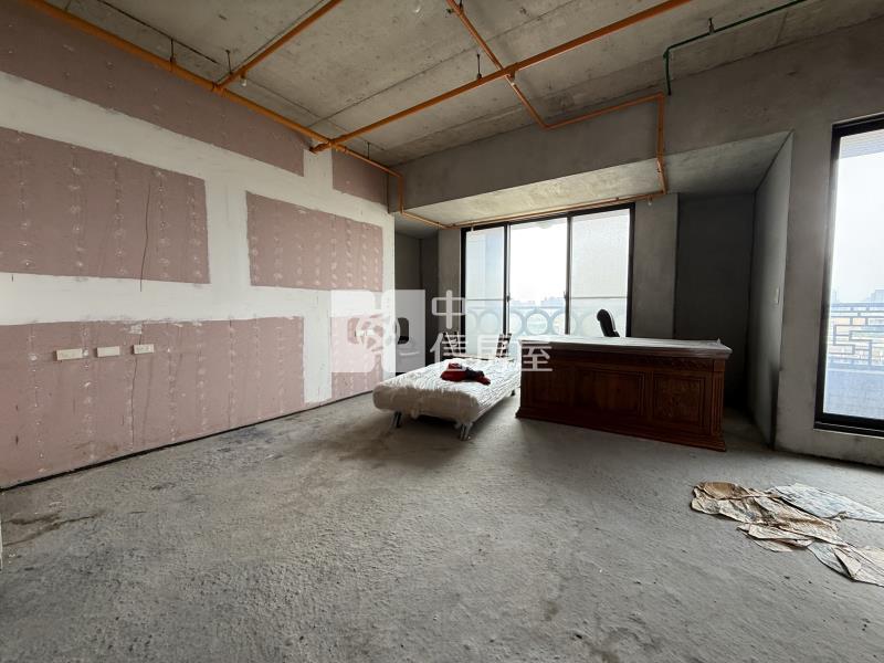 桃園站前葛里法W四房雙車