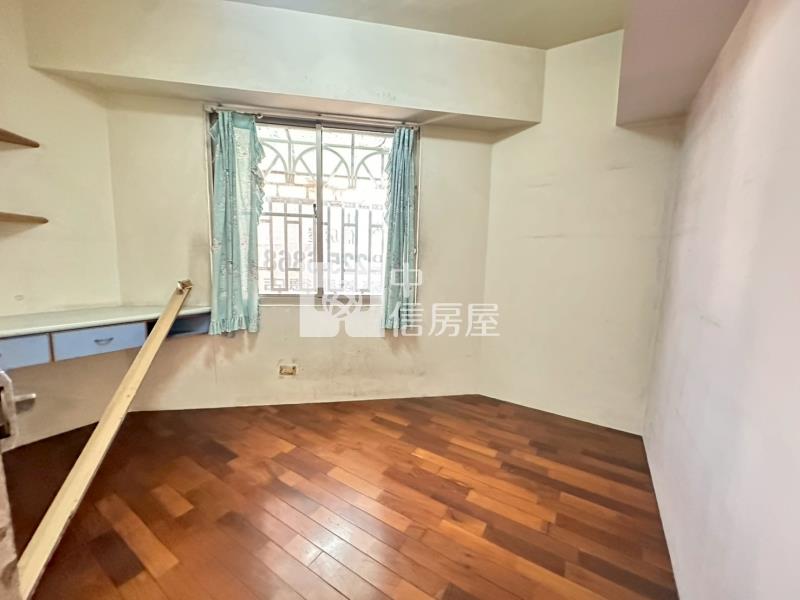 市中心近新榮路車位美4房房屋室內格局與周邊環境