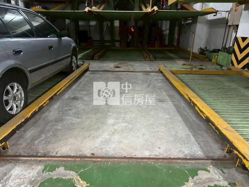 市中心近新榮路車位美4房房屋室內格局與周邊環境