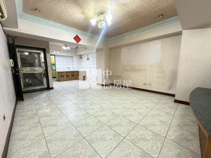 市中心近新榮路車位美4房房屋室內格局與周邊環境