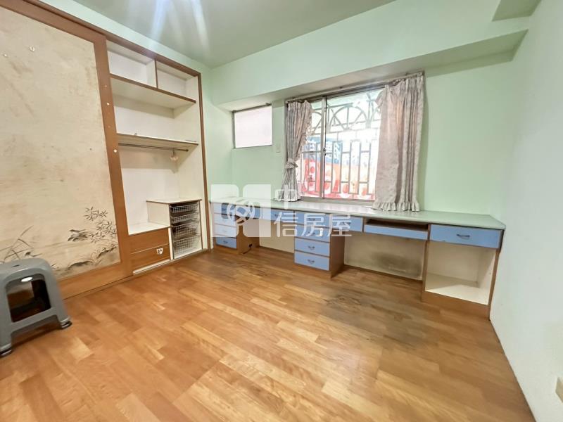 市中心近新榮路車位美4房房屋室內格局與周邊環境