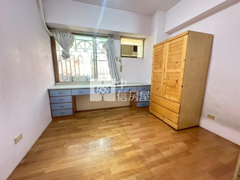 市中心近新榮路車位美4房房屋室內格局與周邊環境