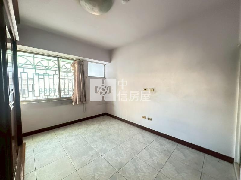 市中心近新榮路車位美4房房屋室內格局與周邊環境