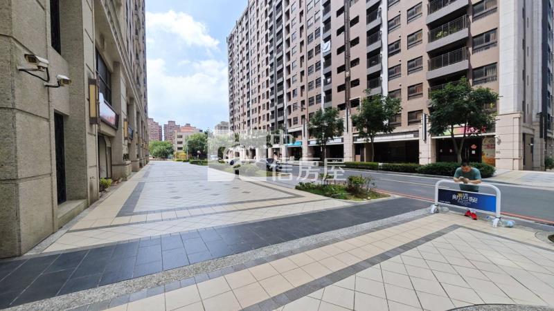 楊梅重劃區新巴黎漂亮兩房車房屋室內格局與周邊環境