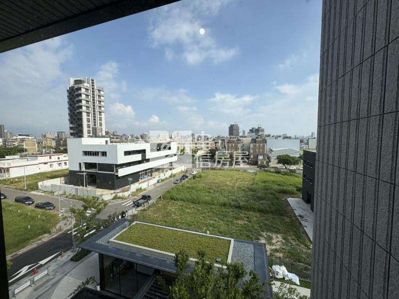 亞昕一沐兩房兩衛邊間平車房屋室內格局與周邊環境