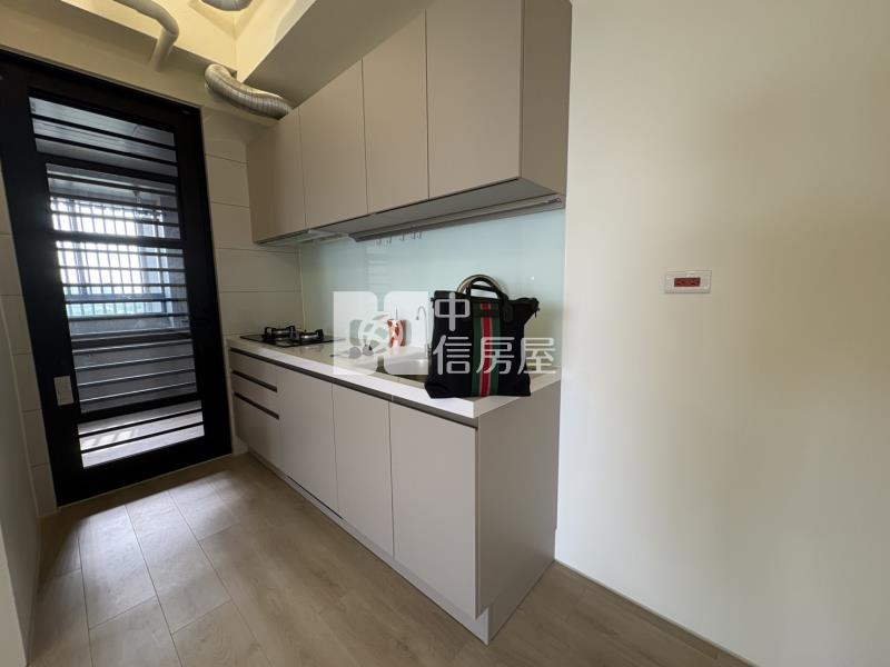 亞昕一沐兩房兩衛邊間平車房屋室內格局與周邊環境