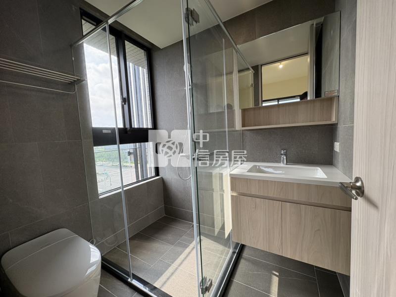 亞昕一沐兩房兩衛邊間平車房屋室內格局與周邊環境