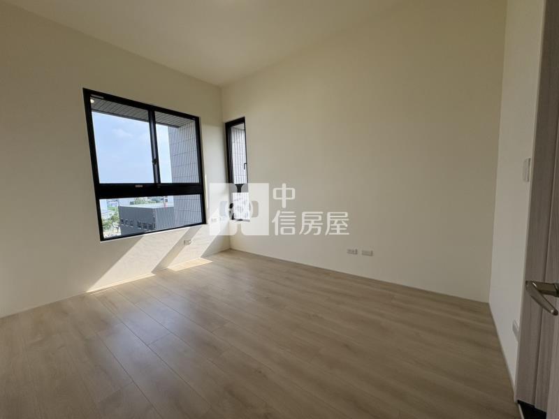 亞昕一沐兩房兩衛邊間平車房屋室內格局與周邊環境