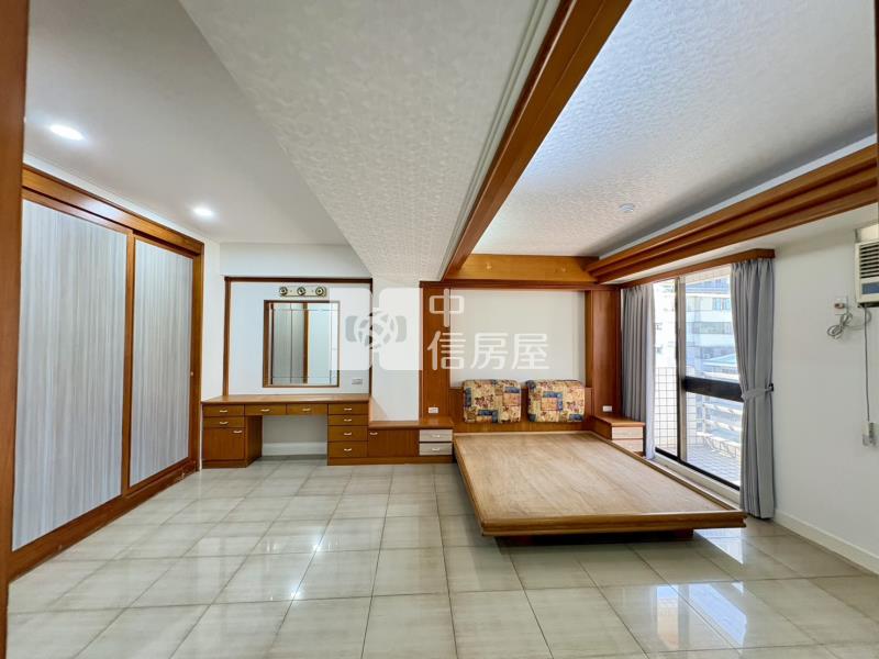 市政大空間四房平車暖心華廈房屋室內格局與周邊環境