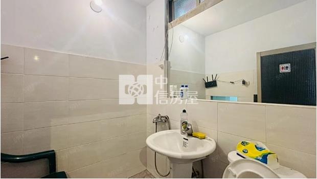 ●中正路透天店面房屋室內格局與周邊環境