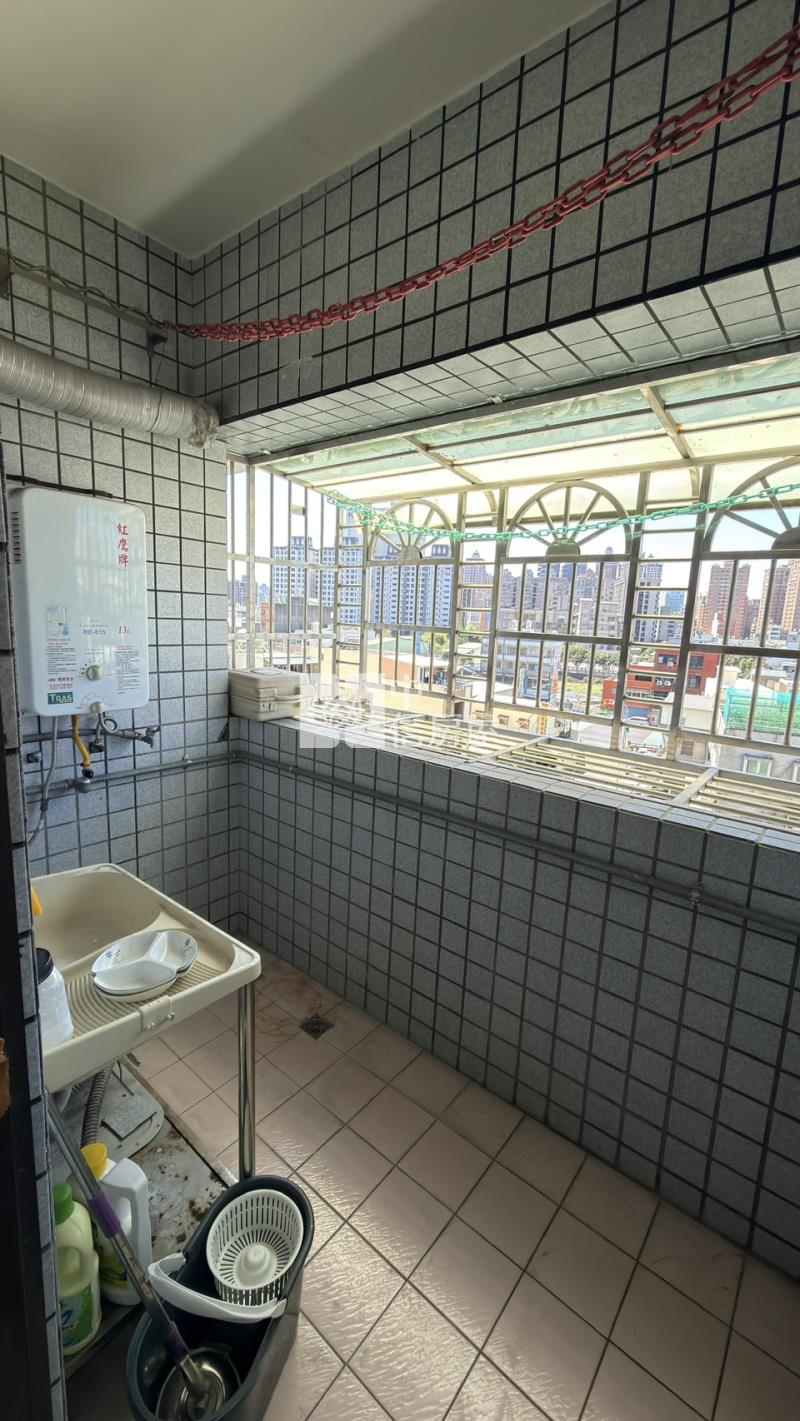 【安家】專任-藝文特區君臨天下房屋室內格局與周邊環境