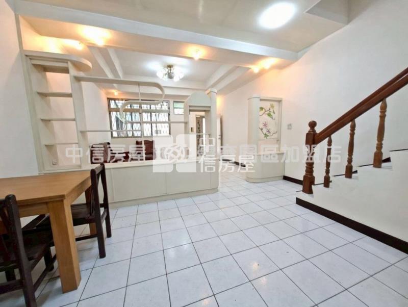 楊梅好宅美透天前院停車房屋室內格局與周邊環境