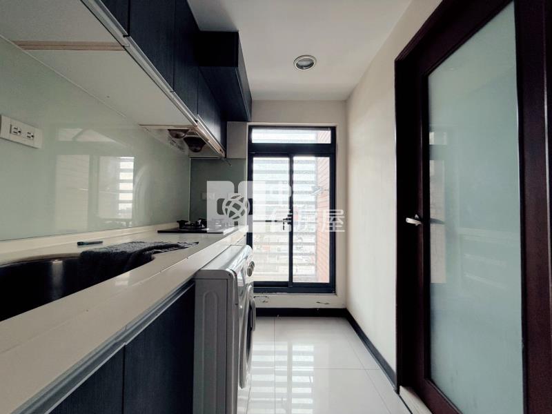 采舍精美兩室+車位房屋室內格局與周邊環境