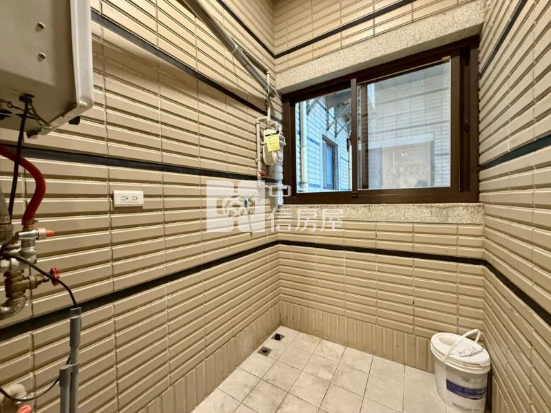 鼎藏晶華一樓兩房車房屋室內格局與周邊環境