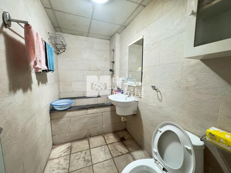 中壢區公所大面寬稀有別墅房屋室內格局與周邊環境