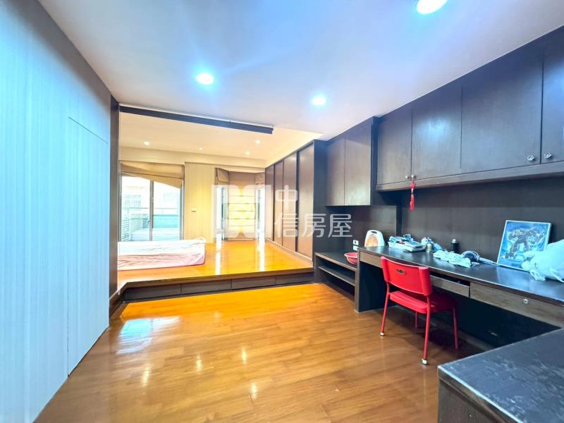 中壢區公所大面寬稀有別墅房屋室內格局與周邊環境