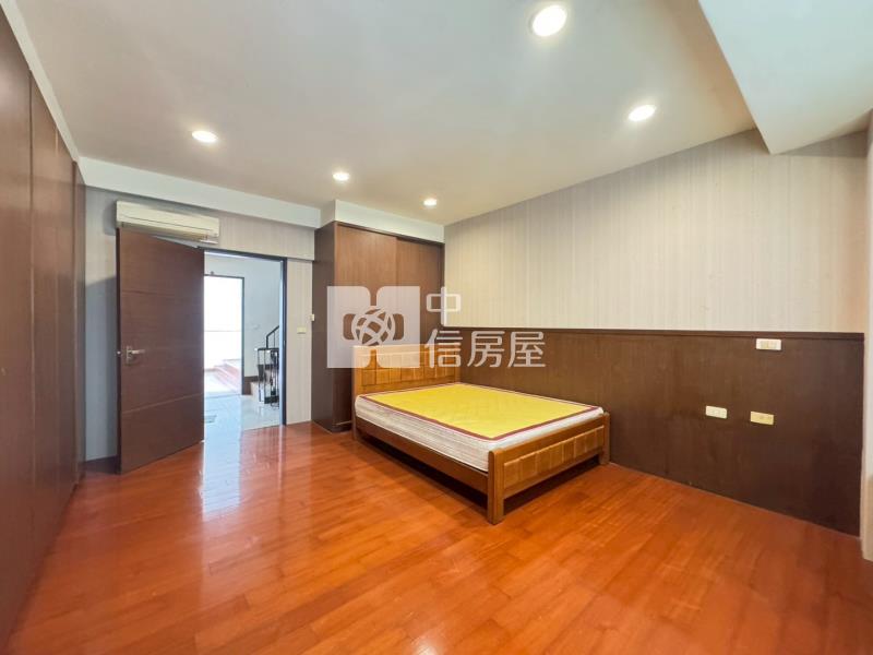 中壢區公所大面寬稀有別墅房屋室內格局與周邊環境