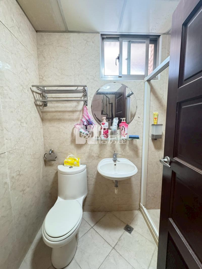 中壢區公所大面寬稀有別墅房屋室內格局與周邊環境