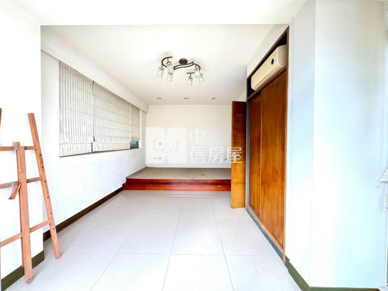 中壢區公所大面寬稀有別墅房屋室內格局與周邊環境