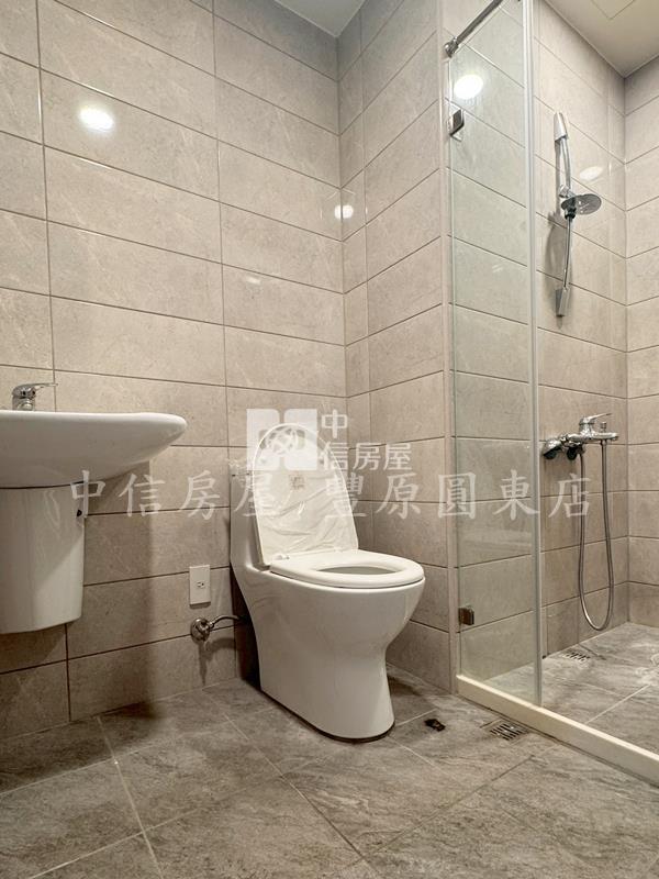 文化中心電梯店面房屋室內格局與周邊環境