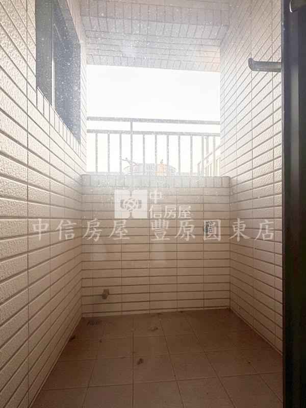 文化中心電梯店面房屋室內格局與周邊環境