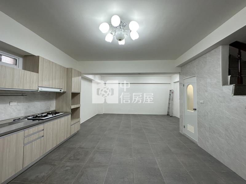 歸仁商圈1+2樓整新樓店房屋室內格局與周邊環境