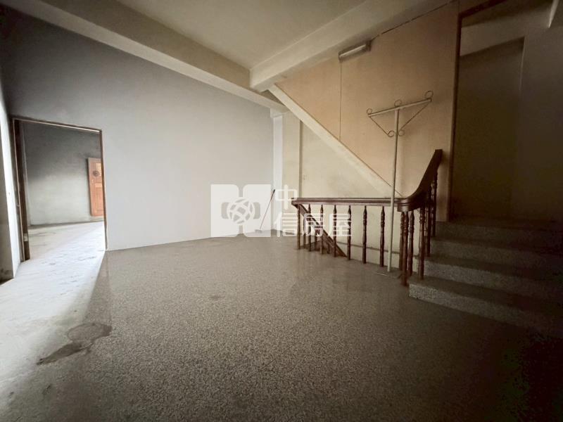 北安臨商60買尬大坪數店住透天房屋室內格局與周邊環境