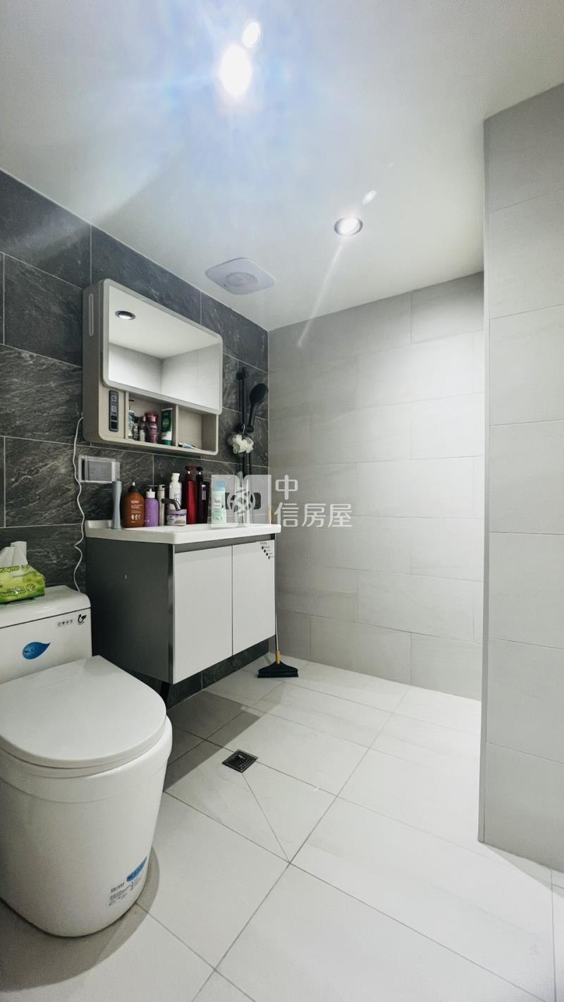 忠貞國小電梯 3 房房屋室內格局與周邊環境