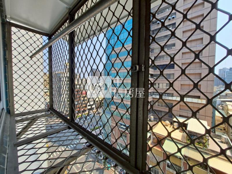 美麗島+信義國小雙捷運套房房屋室內格局與周邊環境