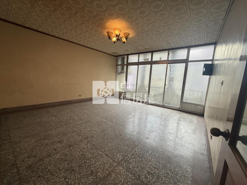 巨城民族店面房屋室內格局與周邊環境