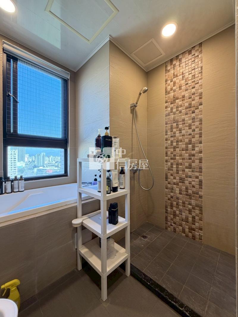 綠園道高樓層無限視野大四房雙平車房屋室內格局與周邊環境