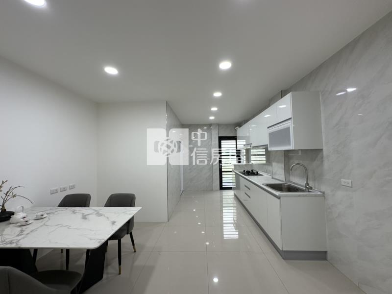 安南海中翻新車墅房屋室內格局與周邊環境