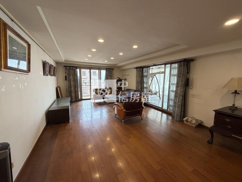 海德堡雲端大露台景觀四房平車房屋室內格局與周邊環境