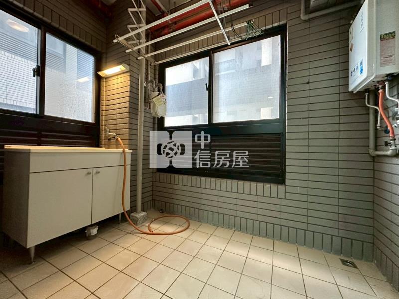 雲世紀朝南大三房平車房屋室內格局與周邊環境