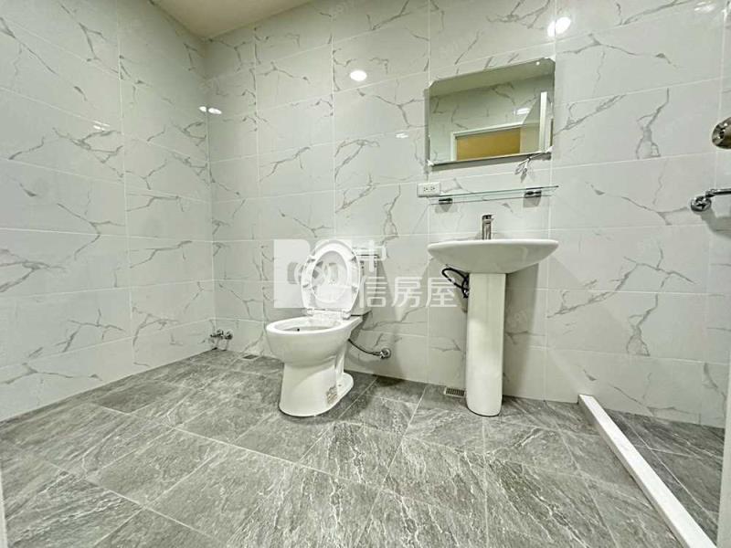 崙坪一路 整新透天房屋室內格局與周邊環境