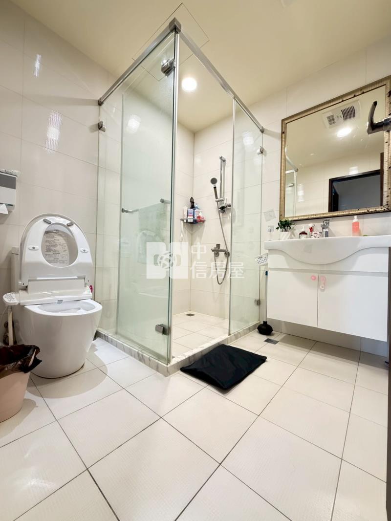 高工商圈次頂樓大兩房平車精裝美屋房屋室內格局與周邊環境