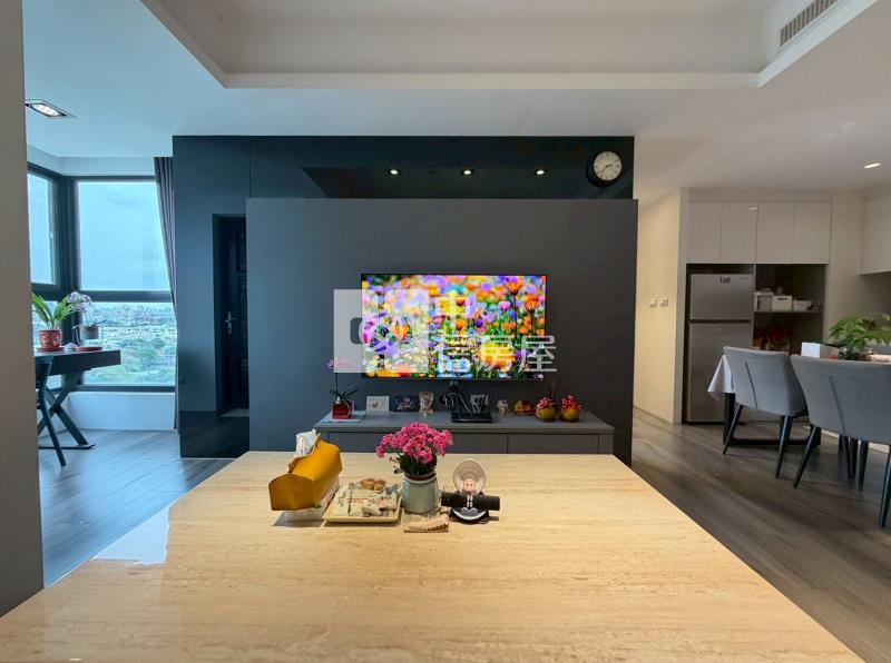 高工商圈次頂樓大兩房平車精裝美屋房屋室內格局與周邊環境