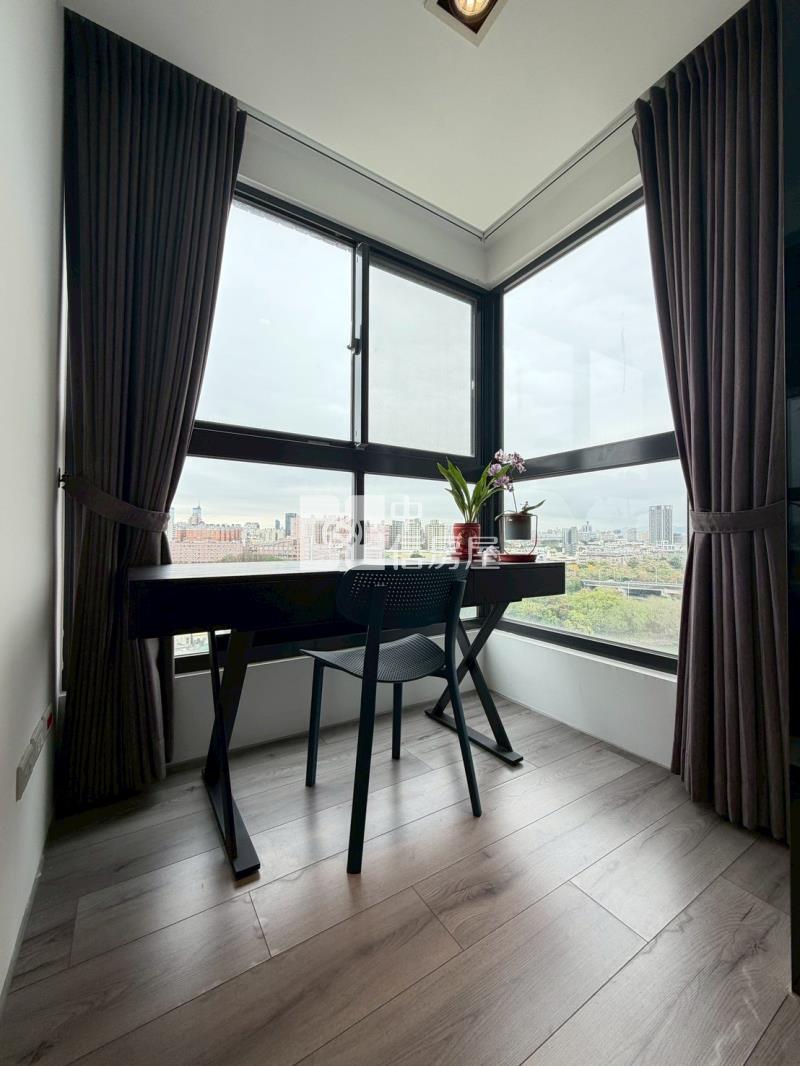 高工商圈次頂樓大兩房平車精裝美屋房屋室內格局與周邊環境